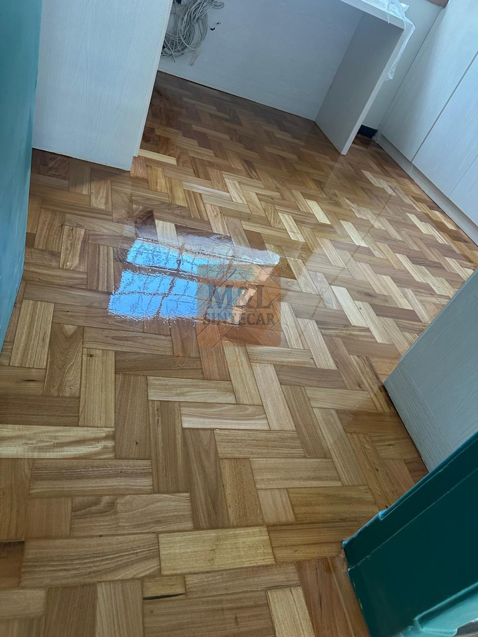 Instalação de piso de madeira em residência em BH