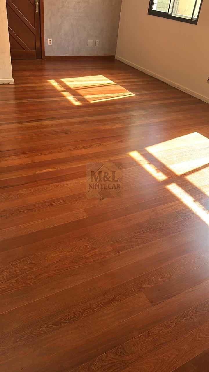 Piso de madeira restaurado pela M&L Sintecar