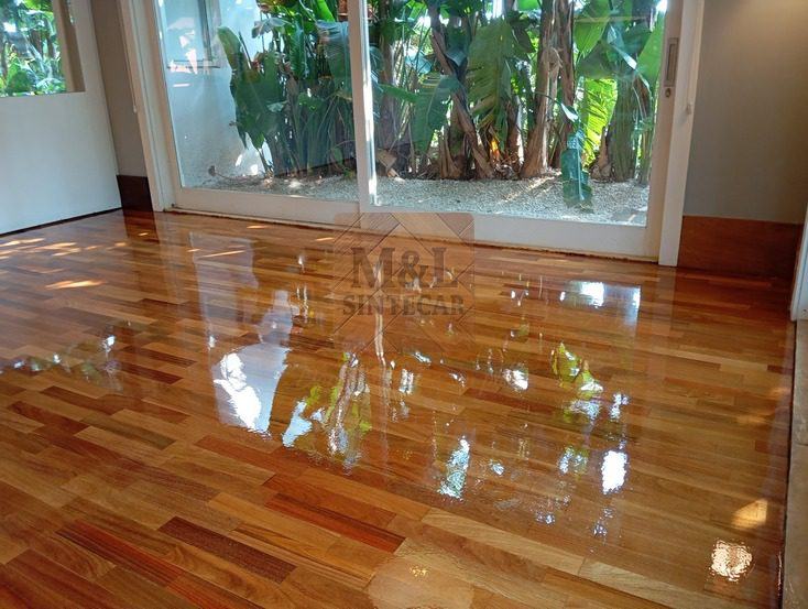 Piso de madeira com brilho renovado em Belo Horizonte